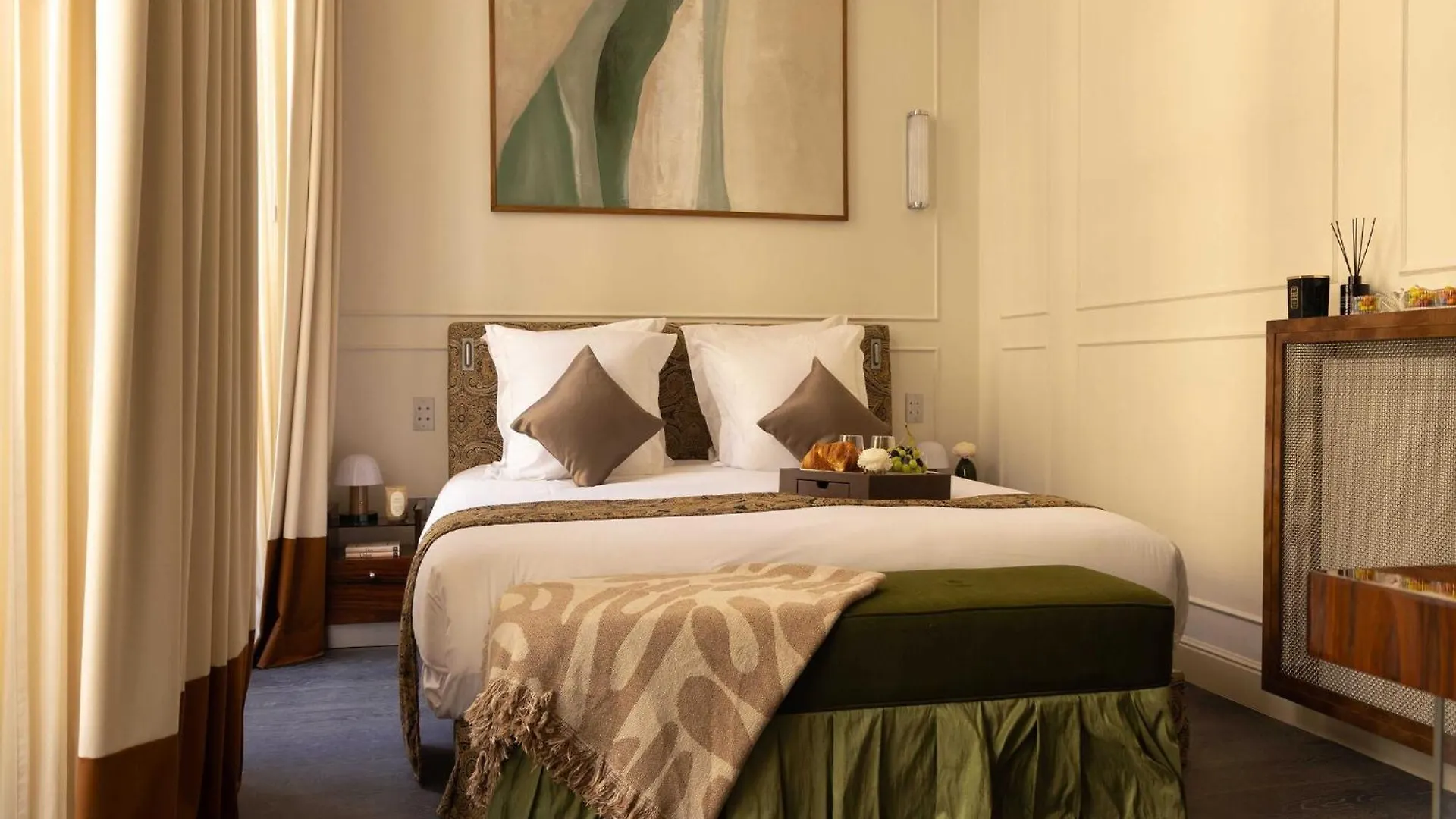 Palais Bourbon Hotel - Room 31- 4P - Invalides パリ