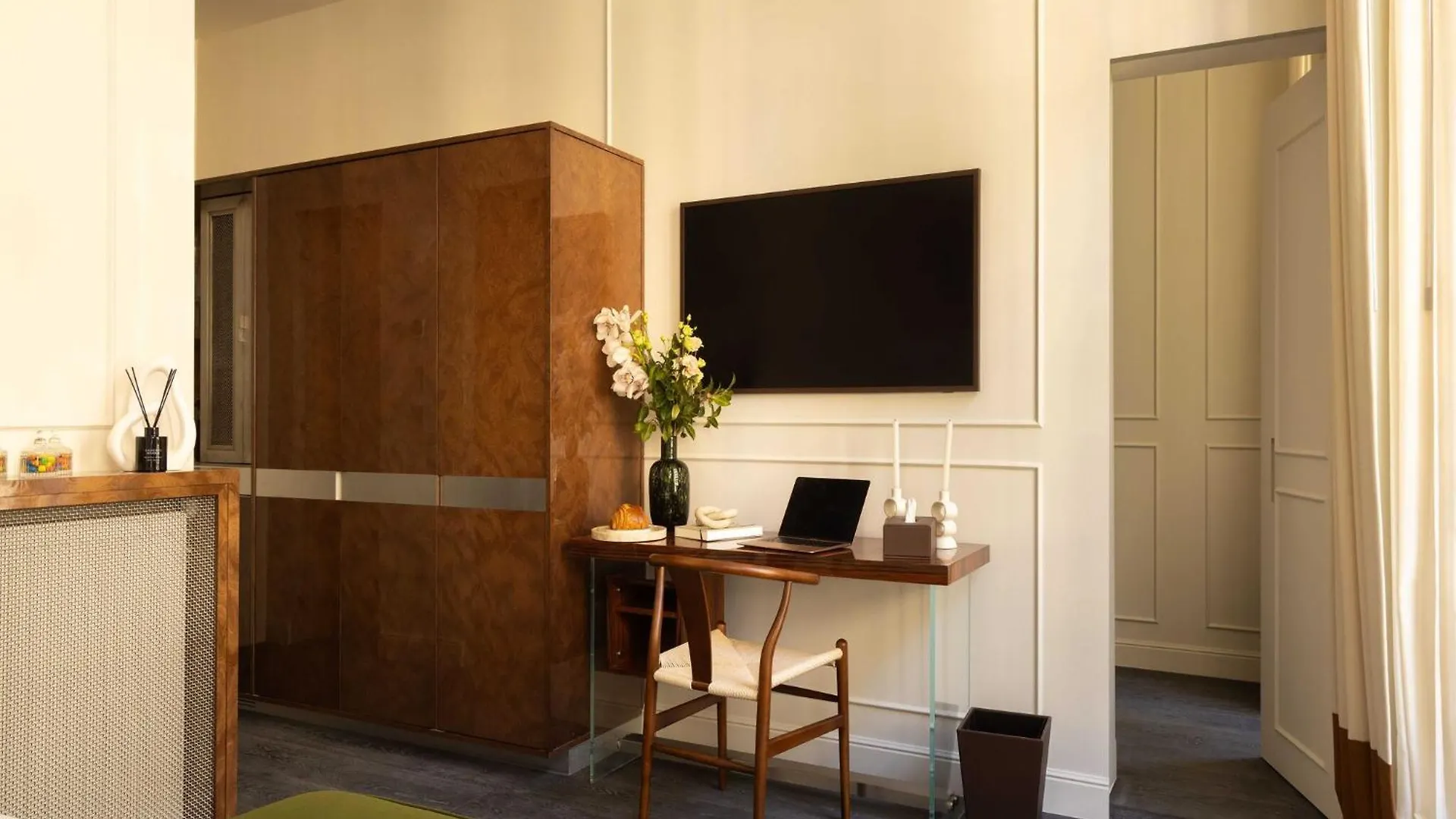 Palais Bourbon Hotel - Room 31- 4P - Invalides Paris Apartment